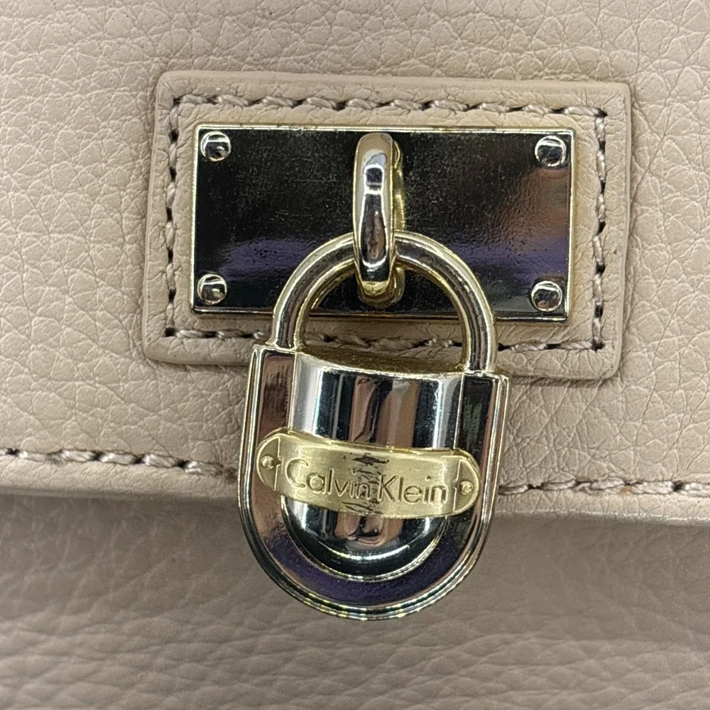 Calvin Klein Pebbled Leather Peach Chain Crossbody Purse Gold Lock Charm‎ EUC - Picture 7 of 16